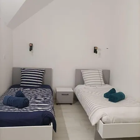 Appartement Duplex Vue A 150m De La Plage, Parking Prive