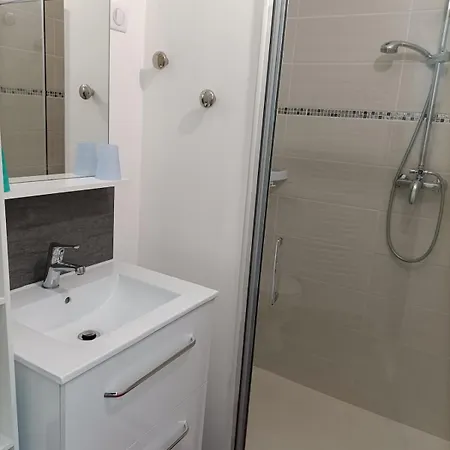 Appartement Duplex Vue A 150m De La Plage, Parking Prive